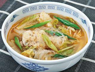 白菜と鶏手羽元の中華風スープレシピ写真