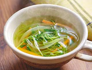 豆苗入り野菜スープレシピ写真