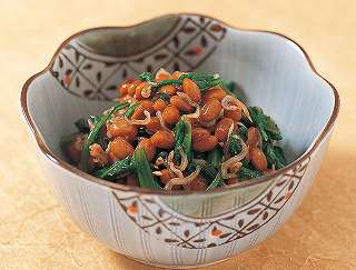 納豆と春菊のピリ辛和えレシピ写真