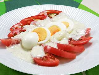 卵とトマトのヨーグルトソースレシピ写真