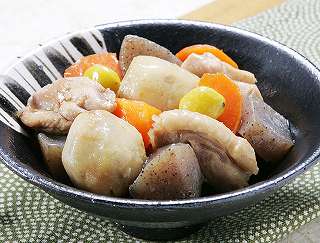鶏肉と里芋の煮物レシピ写真