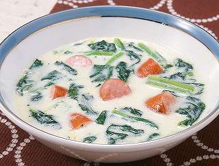 ウインナーと小松菜のミルクスープレシピ写真