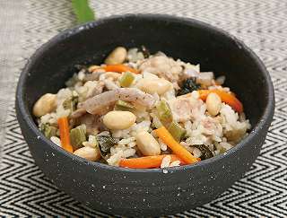 豚肉と大豆の炊き込みご飯レシピ写真