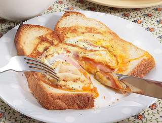 写真：ハムと卵とチーズのトースト