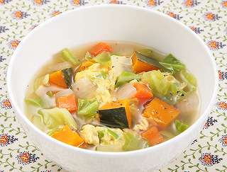 卵と春野菜のスープレシピ写真