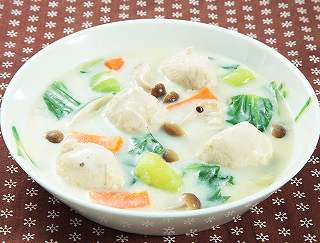 鶏団子の中華風ミルクスープレシピ写真