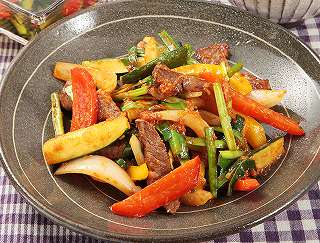 牛カルビと野菜のピリ辛焼肉風レシピ写真
