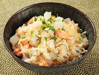 鮭と大根の炊き込みご飯レシピ写真