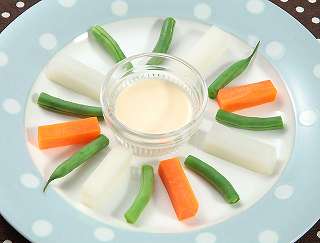 三色野菜のホットスティックサラダ（離乳食 12～18カ月）レシピ写真