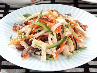 鶏肉と生きくらげの中華サラダレシピ写真