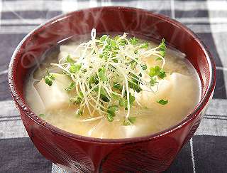 豆腐と玉ねぎのみそ汁レシピ写真