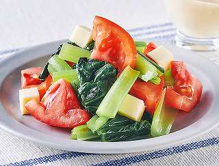 小松菜とトマトのサラダ　味噌ヨーグルトソースレシピ写真