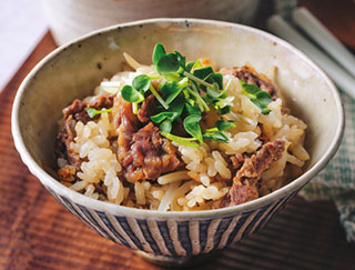 牛肉ともやしの炊き込みご飯レシピ写真