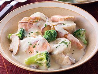 鮭と里芋の白みそクリーム煮の写真