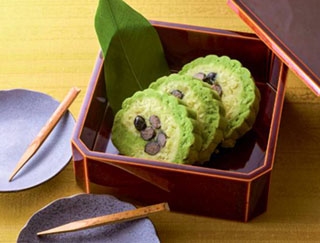 伊達巻風　黒豆いもようかんの写真