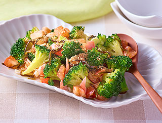 ブロッコリーとトマトの昆布和えレシピ写真